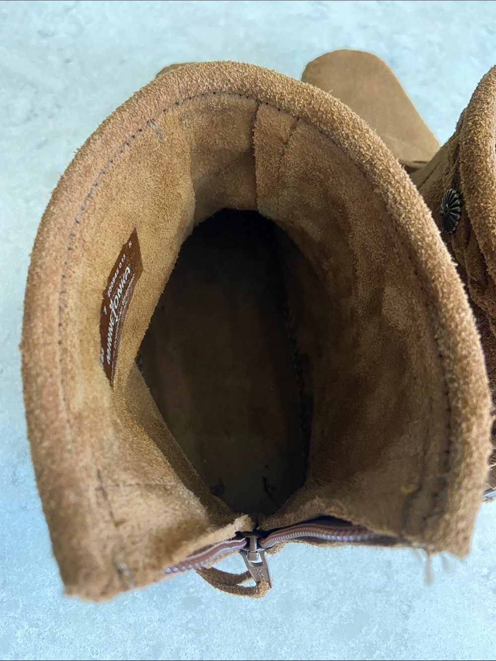 Minnetonka Suede Fringe Moccasin Booties in Chestnut Brown, size 7. Like-NEW - Picture 11 of 14